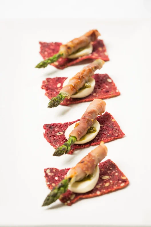 Oliver Lane Crispbread Beetroot, Pomegranate & Fennel Food Service (200g) - Image 3
